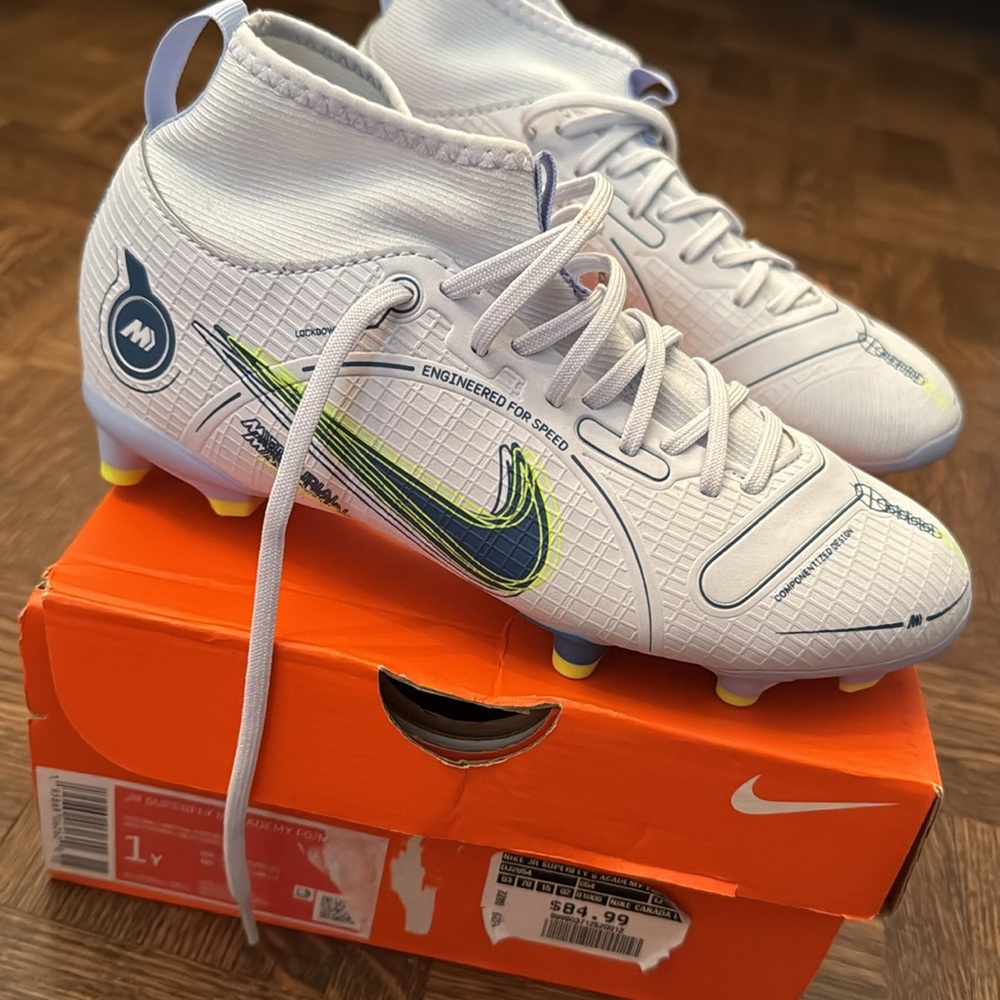 Nike Kids Soccer Cleats sneakers size 1